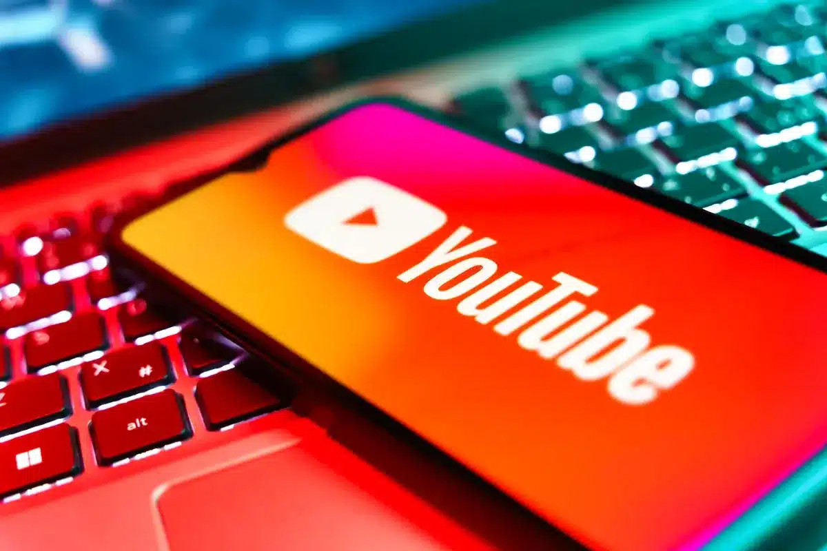 YouTube offre gratuitement une de ses fonctionnalités payantes les plus populaires, laissant des millions d'abonnés Premium se questionner sur l'utilité de leur abonnement.