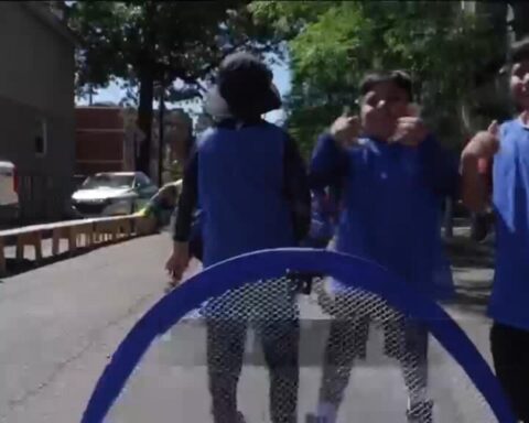 À New York, la Coupe du monde se déroule dans les rues pour les enfants des quartiers défavorisés : Les Léopards de la R... au cœur de l'événement.