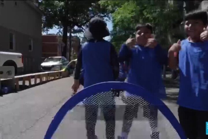 À New York, la Coupe du monde se déroule dans les rues pour les enfants des quartiers défavorisés : Les Léopards de la R... au cœur de l'événement.
