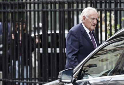 Accident de voiture impliquant le chauffeur de Jean-Pierre Raffarin : questions sur ses privilèges