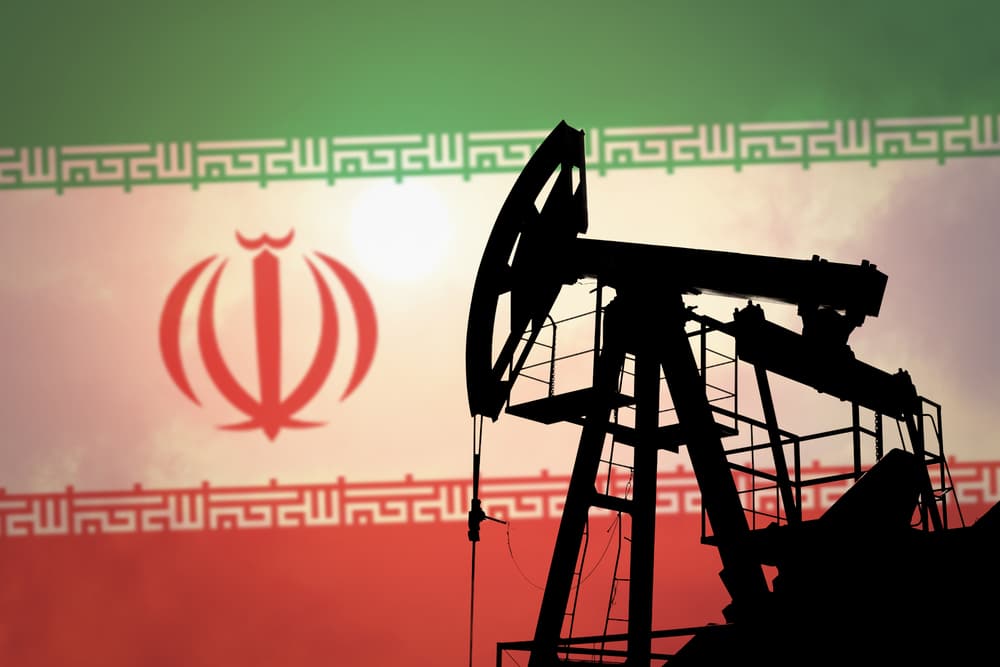 Accord signé à Versailles entre les États-Unis et l'Iran : 46 milliards de dollars de pétrole autorisés à être exportés.