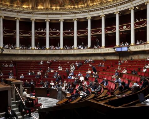 Aide à mourir : les députés adoptent les conditions d'accès au droit au suicide assisté