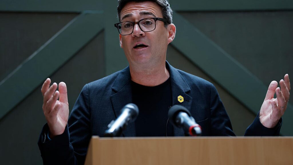Andy Burnham présente ses plans de décentralisation en tant que futur Premier ministre du Royaume-Uni