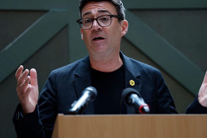 Andy Burnham présente ses plans de décentralisation en tant que futur Premier ministre du Royaume-Uni