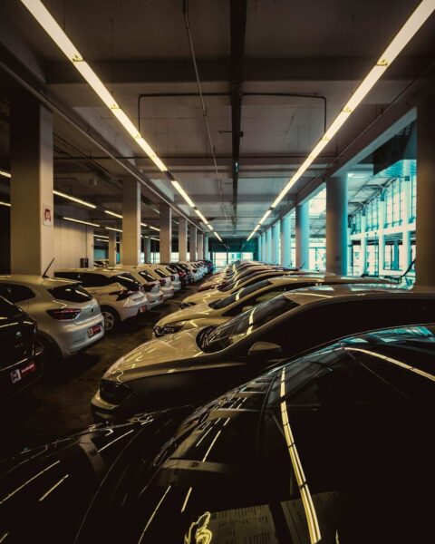 Augmentation des immatriculations de voitures neuves en mai grâce à l'électromobilité.