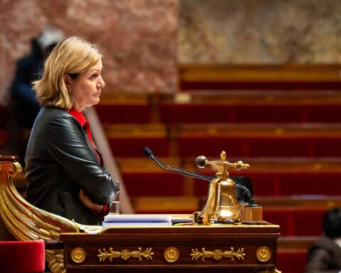 Budget 2027 : Yaël Braun-Pivet plaide pour une adoption rapide par le 49.3