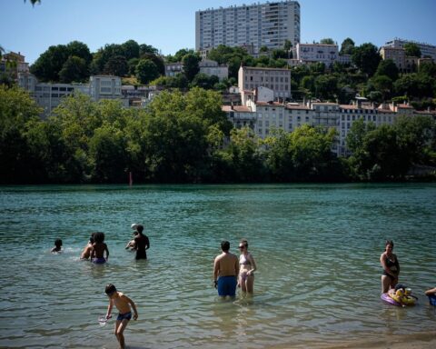 Canicule : 37 départements sous vigilance rouge samedi matin, un assouplissement progressif des alertes