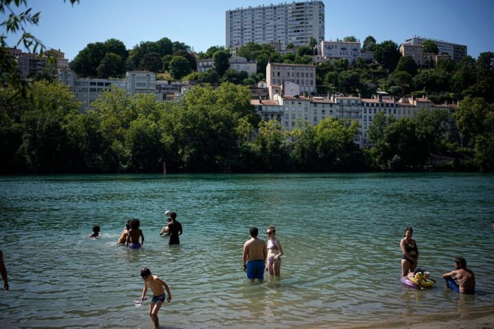 Canicule : 37 départements sous vigilance rouge samedi matin, un assouplissement progressif des alertes