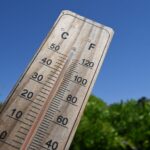 Canicule : 49 départements en vigilance rouge dès lundi, avec des températures atteignant 42 °C
