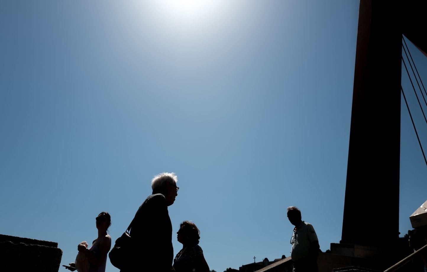 Canicule : 49 départements placés en vigilance rouge face à des températures record