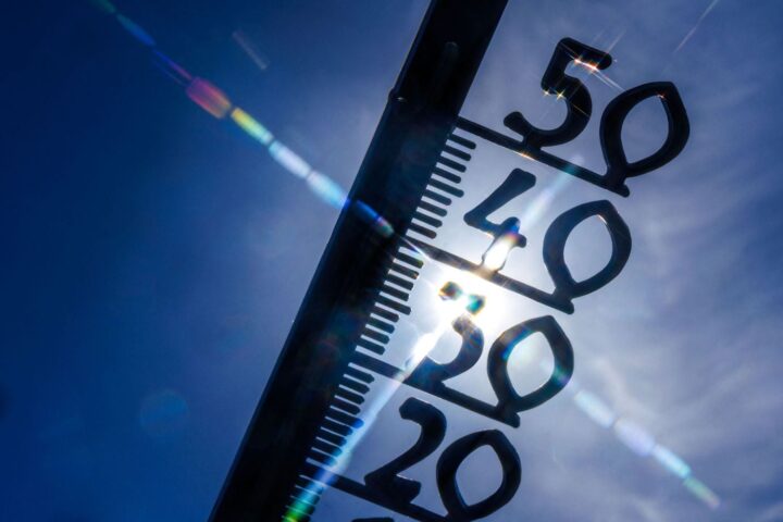 Canicule : 72 départements en vigilance rouge, un chiffre sans précédent en France