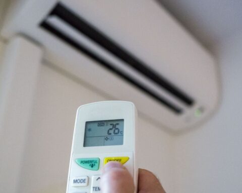 Canicule : la ministre dénonce l'idée d'une climatisation généralisée face aux enjeux écologiques