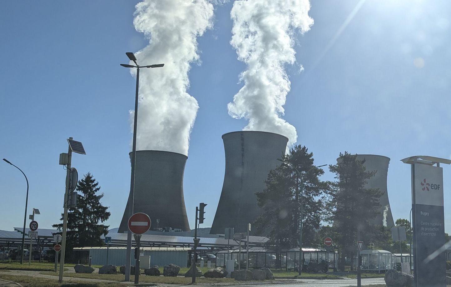 Canicule : trois réacteurs nucléaires en France arrêtés en raison de la hausse des températures