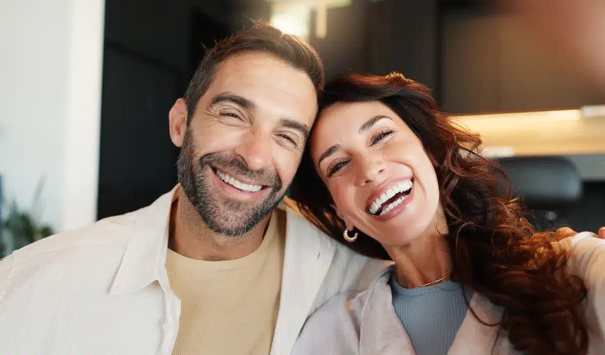 Ce couple a économisé 65 % de ses revenus pendant 12 ans et, à 44 ans, a décidé de tout quitter pour vivre sans travailler.