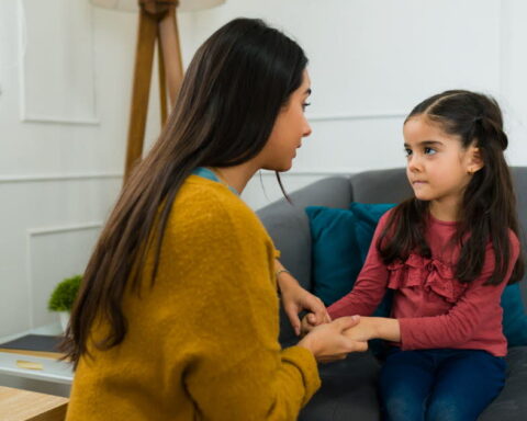 Comment annoncer une séparation aux enfants selon les experts en psychologie