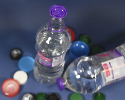 Controverse autour du projet gouvernemental de consigne pour le recyclage des bouteilles en plastique
