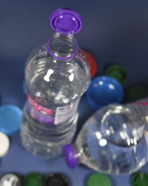 Controverse autour du projet gouvernemental de consigne pour le recyclage des bouteilles en plastique