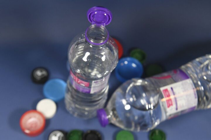 Controverse autour du projet gouvernemental de consigne pour le recyclage des bouteilles en plastique