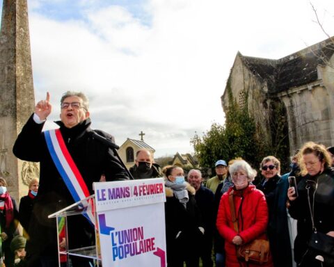 Coupe du monde 2026 : La France insoumise lance un maillot politique floqué Mélenchon 27
