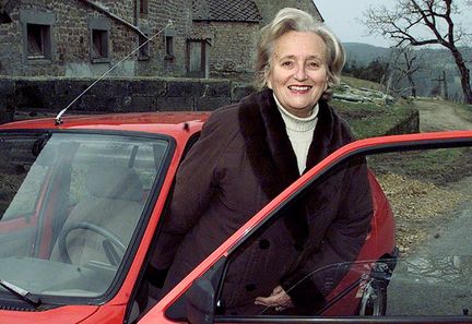 Décès de Bernadette Chirac : Emmanuel Macron salue une "grande dame de cœur" et rend hommage à son engagement