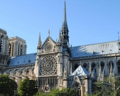 Des fouilles à Notre-Dame de Paris mettent au jour des artefacts romains et médiévaux