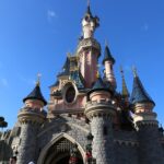 Disneyland Paris a coûté 3,6 milliards d'euros, des pertes financières qui persistent.