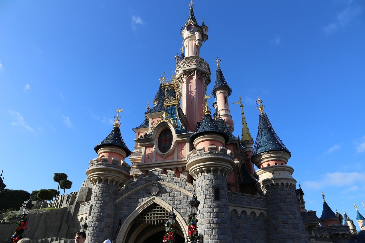 Disneyland Paris a coûté 3,6 milliards d'euros, des pertes financières qui persistent.