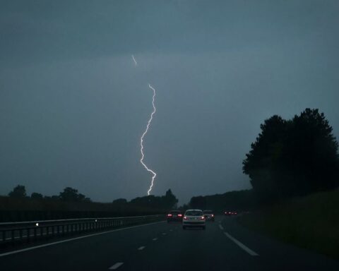 Douze départements sous alerte orange pour orages en pleine canicule en France