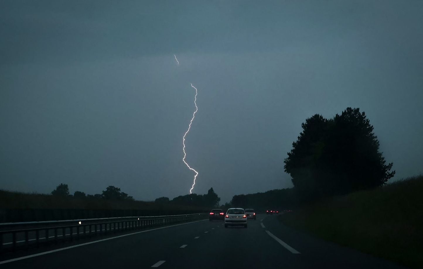 Douze départements sous alerte orange pour orages en pleine canicule en France