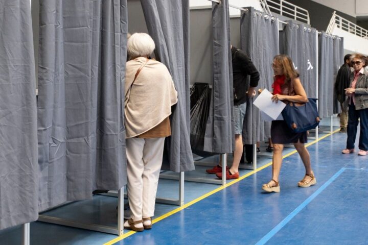 Élection présidentielle : les Français voteront les 18 avril et 2 mai 2027