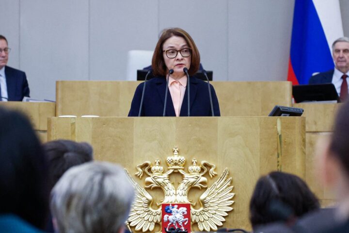 Élvira Nabioullina réapparaît après une absence prolongée et annonce une légère baisse du taux directeur en Russie