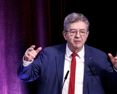 Ernaux et Vuillard s'engagent pour la campagne présidentielle de Mélenchon à Saint-Denis dimanche