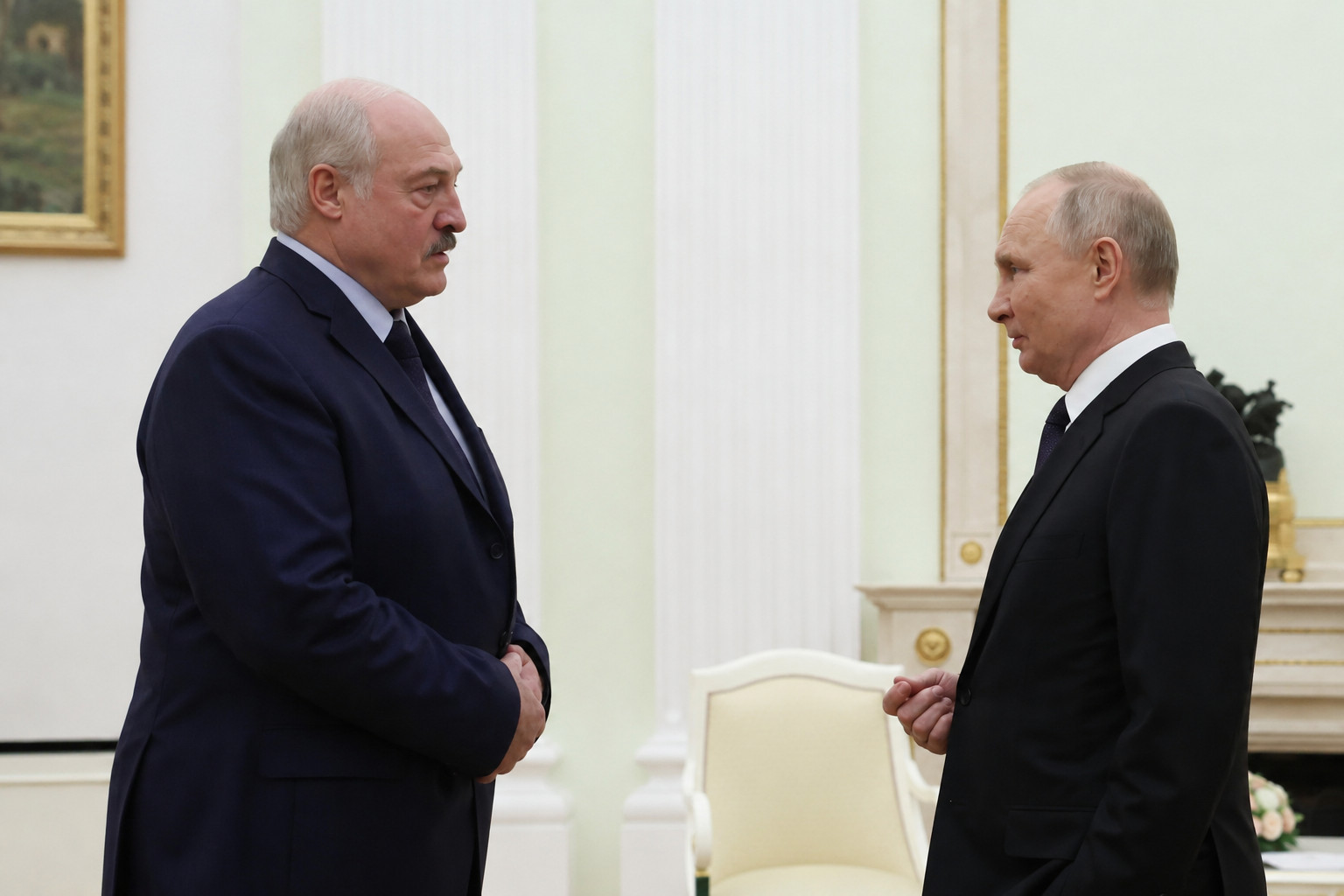 Poutine exigerait de Loukachenko une implication militaire directe de la Biélorussie, selon le WSJ