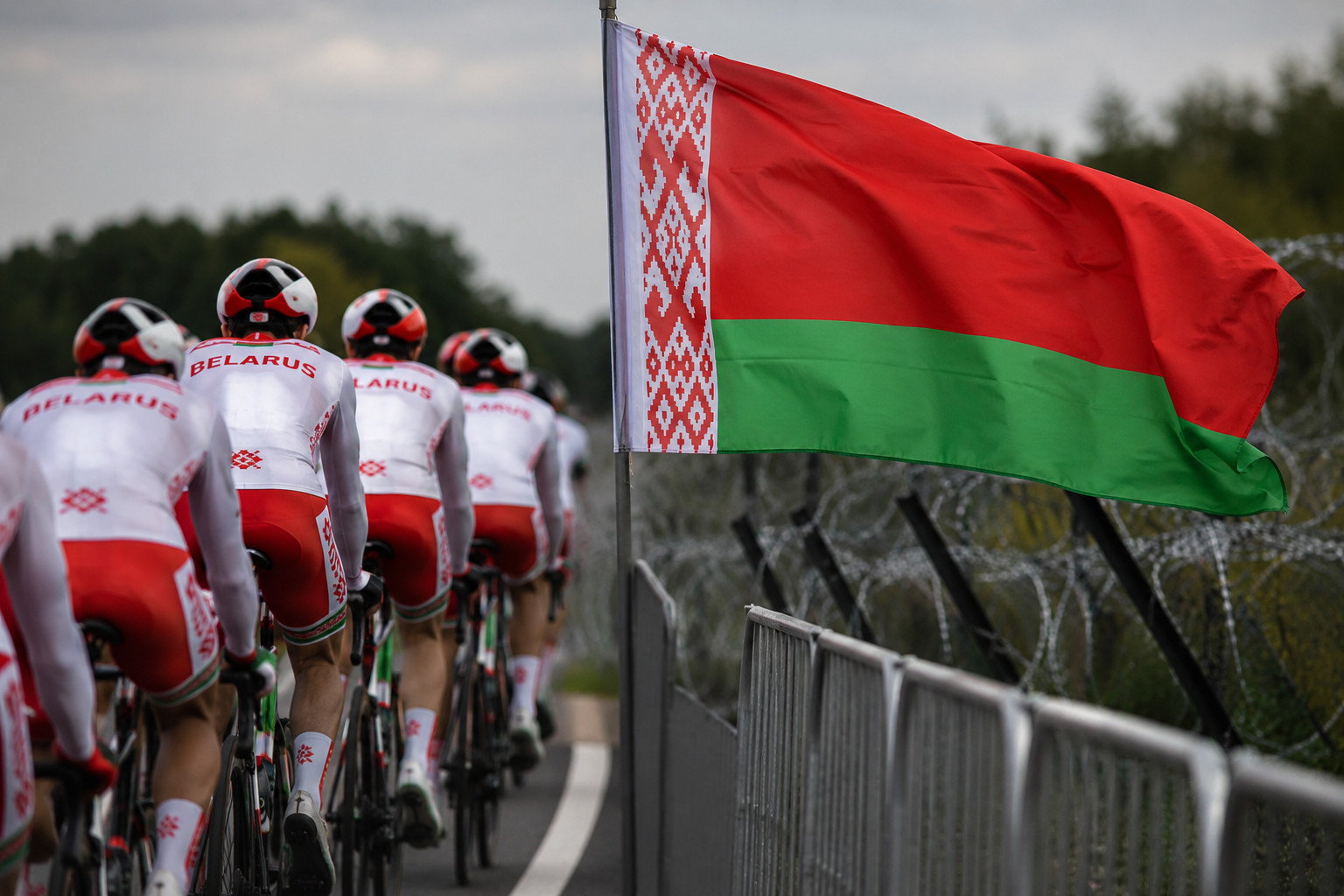 L'UCI autorise les cyclistes biélorusses à concourir sous leur drapeau et fragilise les sanctions européennes