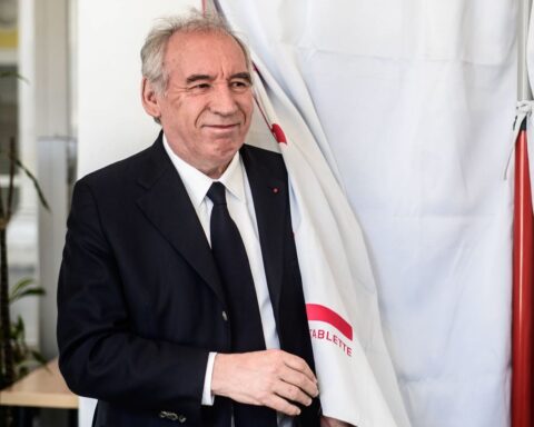 François Bayrou déclare qu'il n'est « pas candidat » à la présidentielle de 2027
