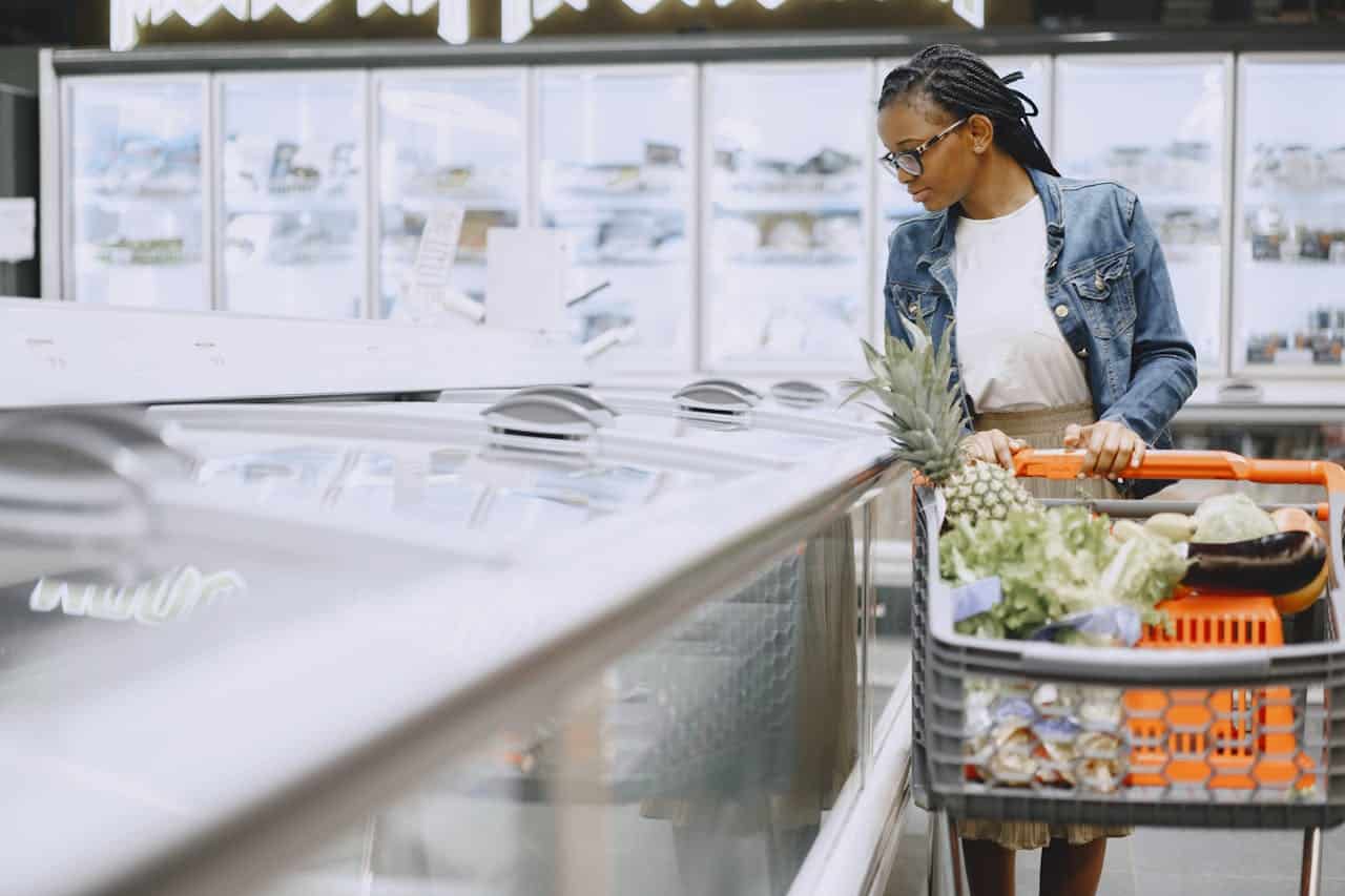 Grande distribution : des cadres critiquent les marges de profits de leurs employeurs