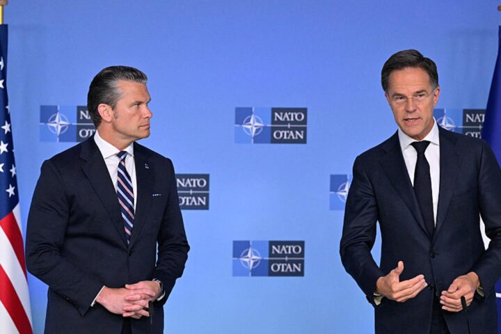 Hegseth annonce une révision des troupes américaines en Europe et critique les alliés de l'OTAN