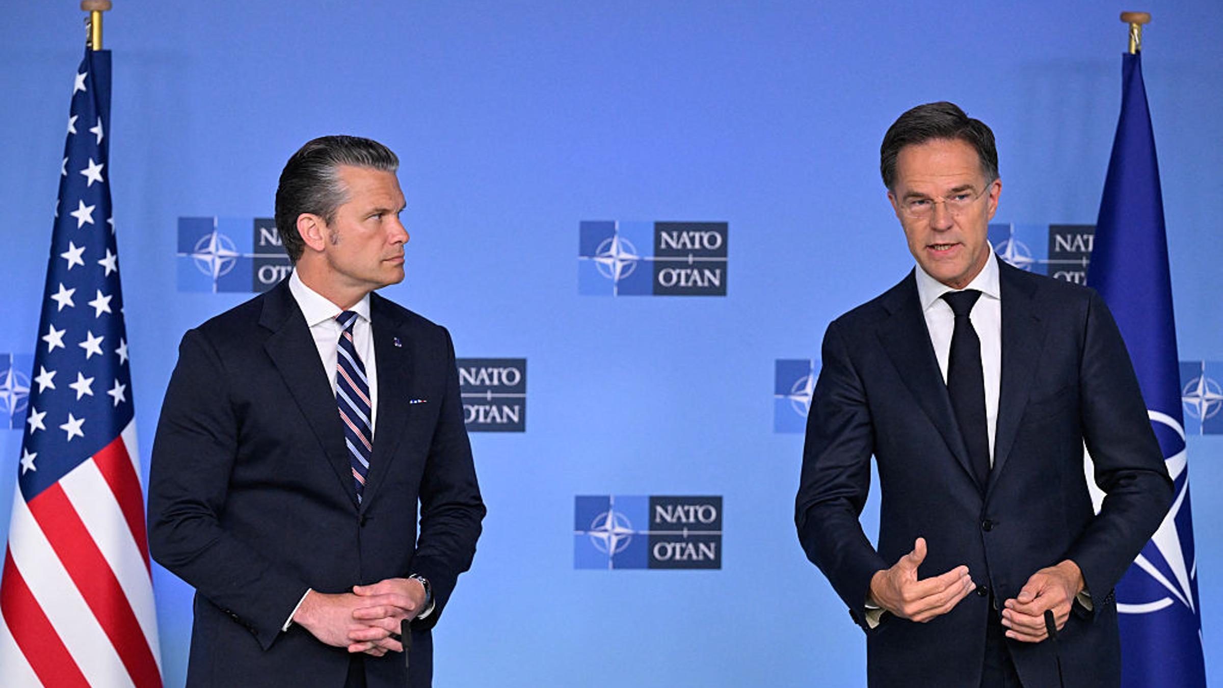 Hegseth annonce une révision des troupes américaines en Europe et critique les alliés de l'OTAN