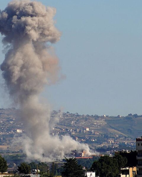 Israël et le Hezbollah échangent de nouveaux frappes alors que le groupe militant rejette le plan de cessez-le-feu