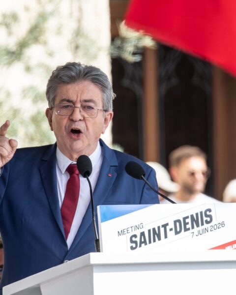 Jean-Luc Mélenchon accuse le Rassemblement national de promouvoir le suprémacisme lors de son meeting à Saint-Denis