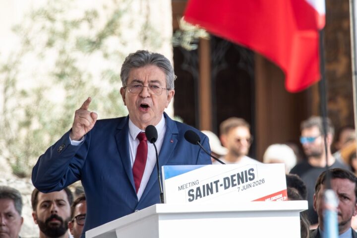 Jean-Luc Mélenchon accuse le Rassemblement national de promouvoir le suprémacisme lors de son meeting à Saint-Denis