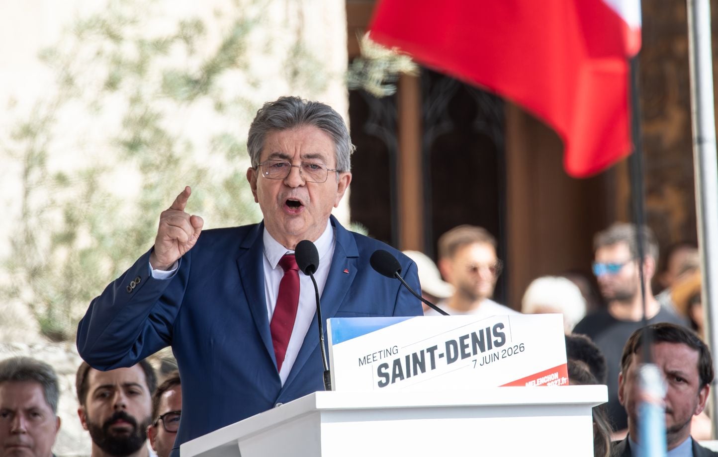Jean-Luc Mélenchon accuse le Rassemblement national de promouvoir le suprémacisme lors de son meeting à Saint-Denis