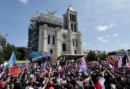 Jean-Luc Mélenchon appelle à une approche plus présidentielle lors de son meeting à Saint-Denis