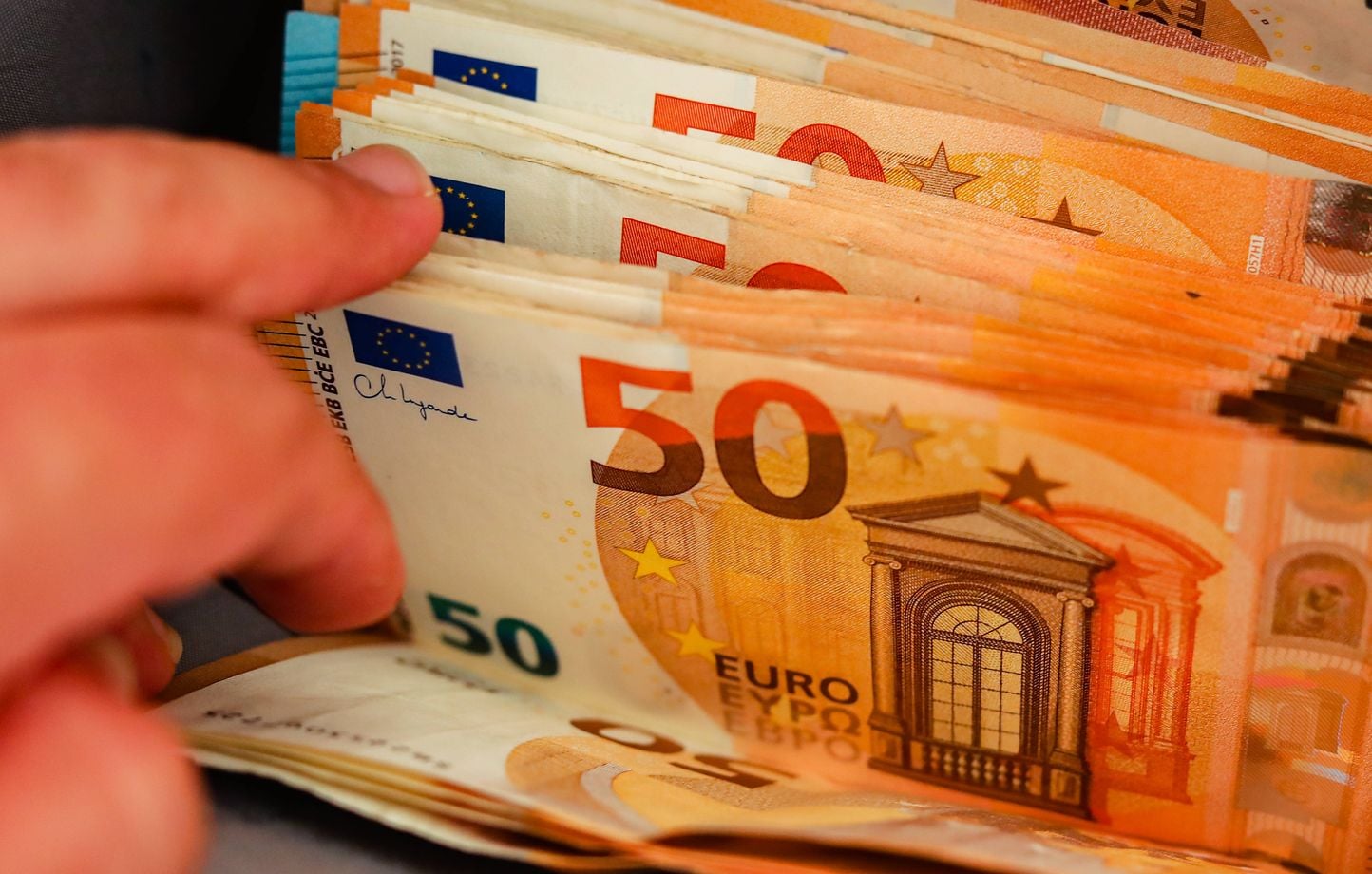 Jordan Bardella propose de réduire de moitié la contribution de la France au budget de l'UE