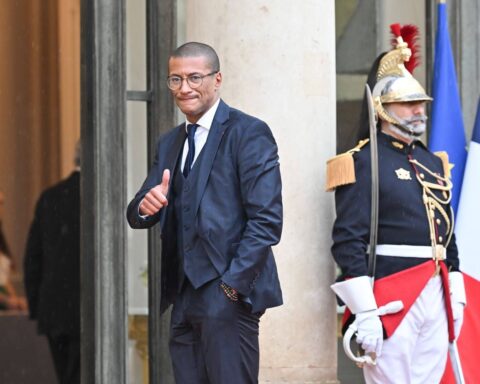 Karim Bouamrane, maire de Saint-Ouen, annonce sa candidature à la présidentielle de 2027