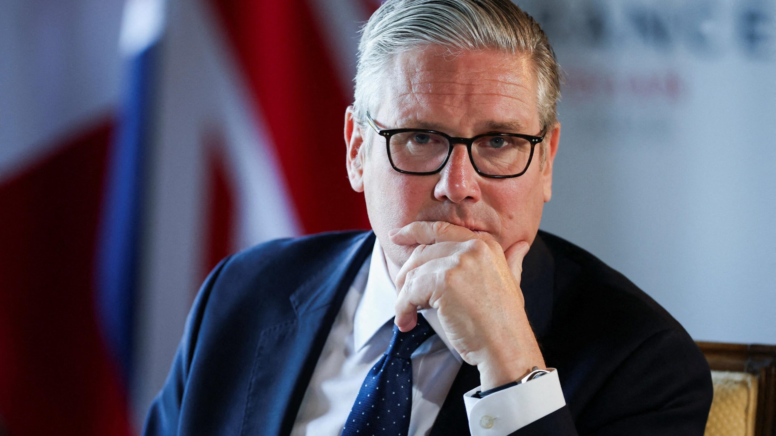 Keir Starmer sous pression : des appels à la démission se multiplient après la victoire de Burnham
