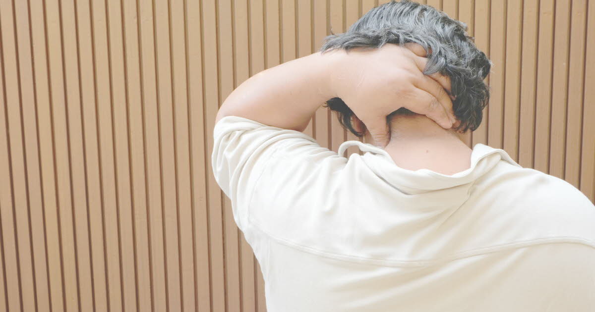 La bosse du bison : causes, traitements et impact sur la posture cervicale