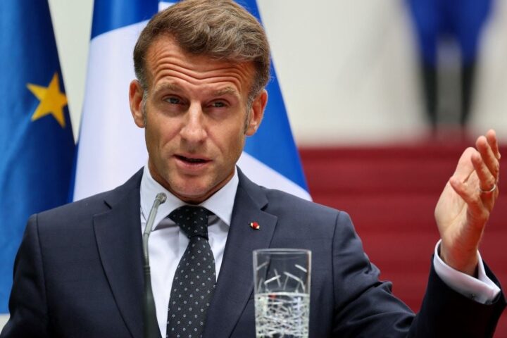 La cote de confiance d'Emmanuel Macron atteint son meilleur niveau depuis un an à 26 %