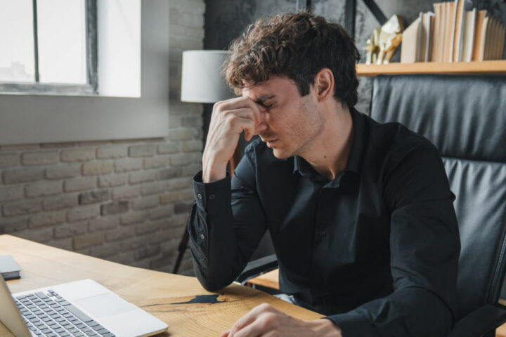La fatigue visuelle et la sécheresse oculaire : comment se protéger des effets néfastes des écrans