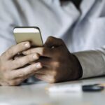 La Médiatrice de l'UE exige la conservation des SMS échangés entre dirigeants et commissaires
